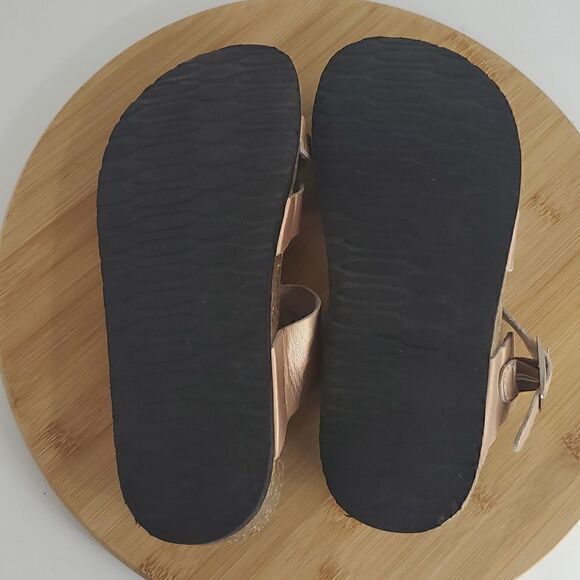 CLIFFS by White Mountain Calis Women's Size 7.5 Rose Gold Slip On Buckle Sandals - Picture 10 of 10